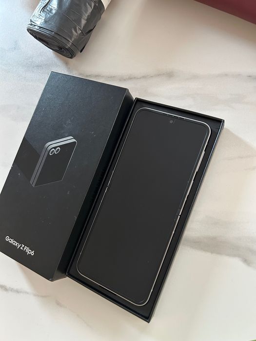 Galaxy ZFlip 6- нов с гаранция