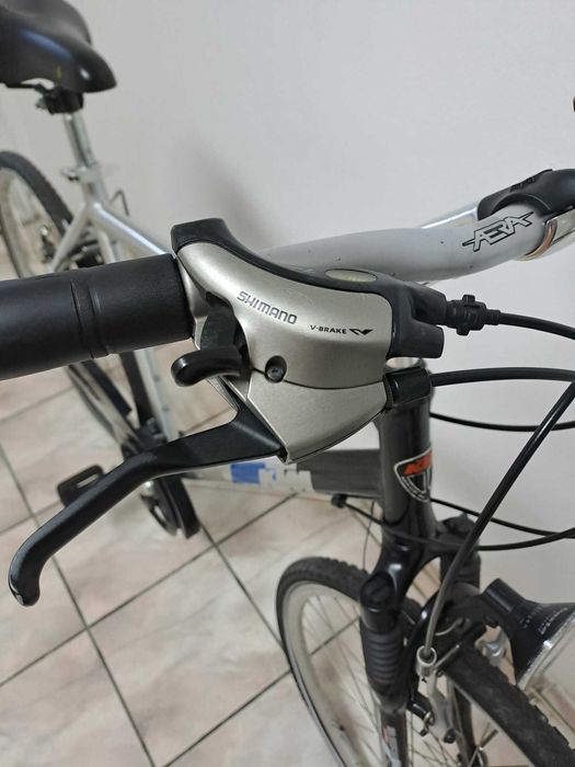 Bicicleta KTM cu cadru din aluminiu