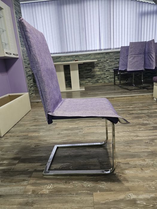Шест трапезни стола с калъфчета