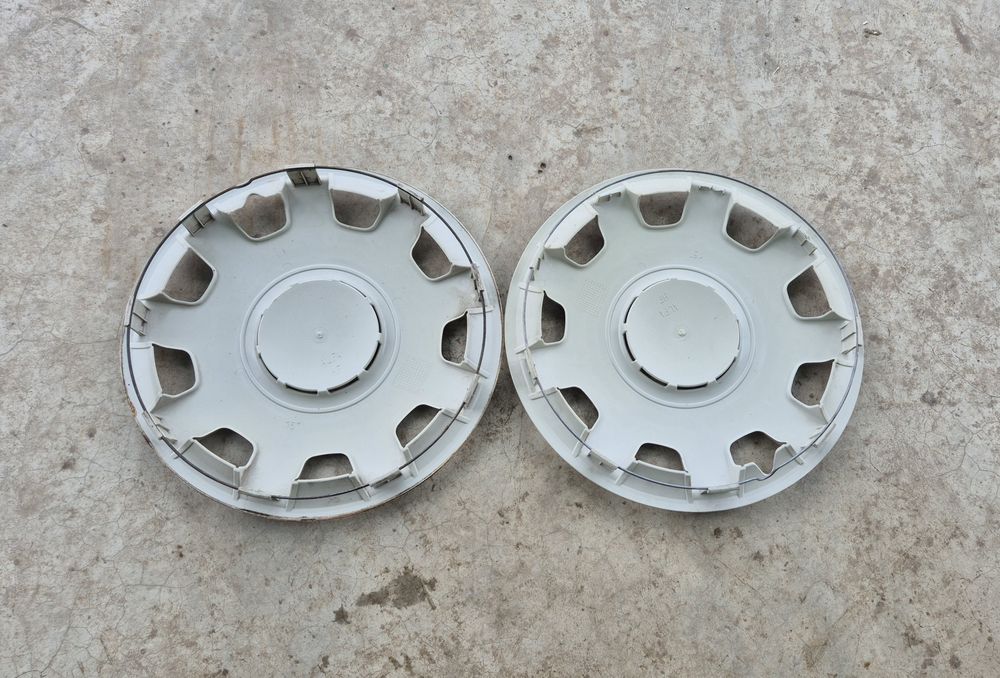Vând două capace de Hyundai R16