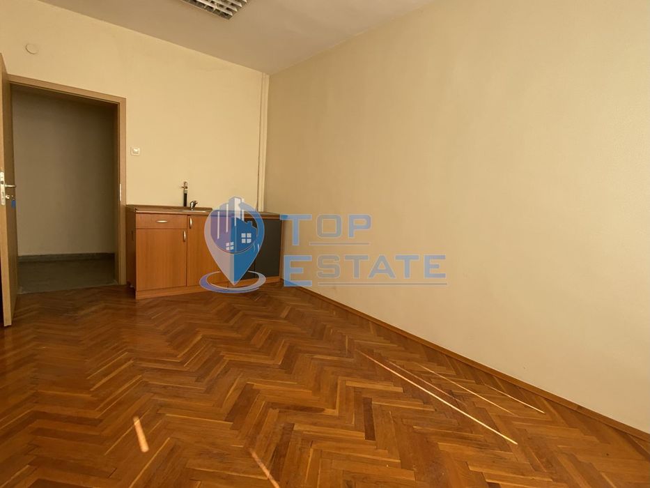 Продава се Офис в Горна Оряховица - 390 кв.м за 301 €/кв.м - Снимка #3
