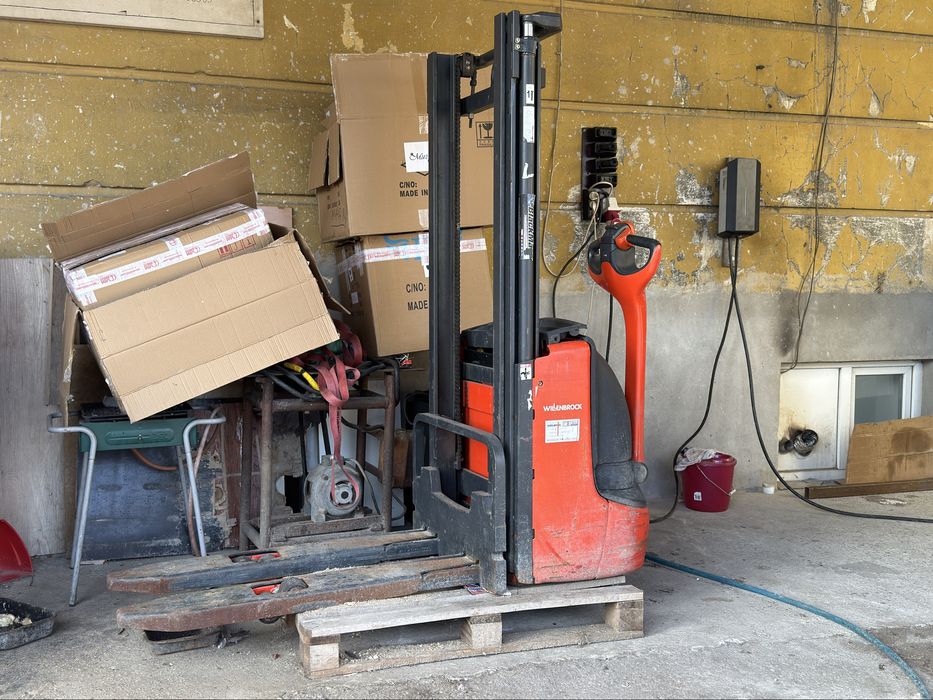 Стакер Linde L12