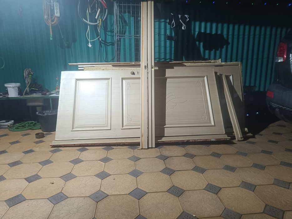 Продам двери б/у