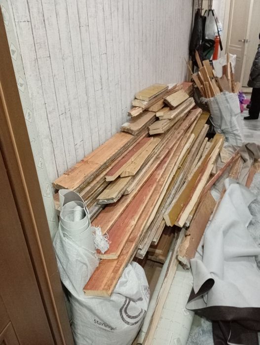 Хозяйственный инвентарь,дрова