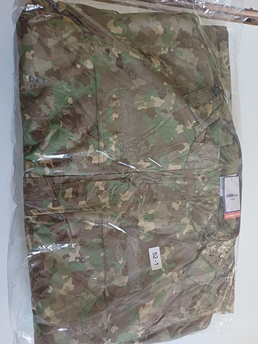 Scurta combat și costum combat