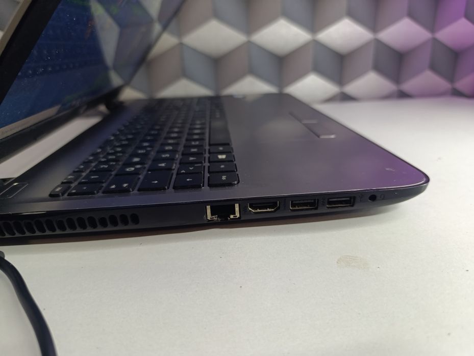 Laptop mid gaming hp 15.6 Intel i5 7200 video ATI r5 m330 2gb
