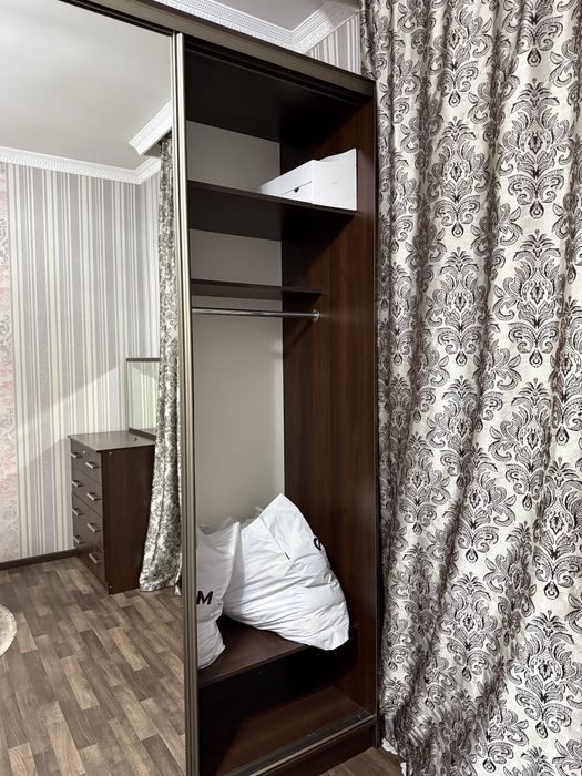 Шкаф плательный в отличном состоянии