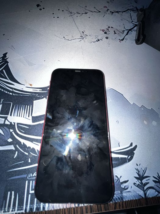 iPhone 11 красного цвета