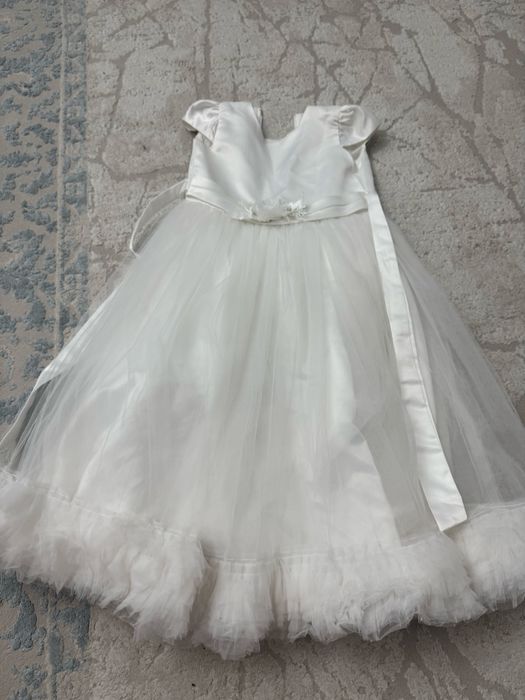 Платье белое нарядное