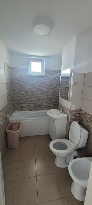 Dau in chirie un spartament cu 2 camere in precista renovat total  300€ pe luna