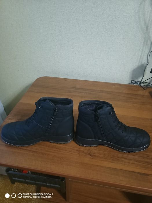 Женские зимние ботинки