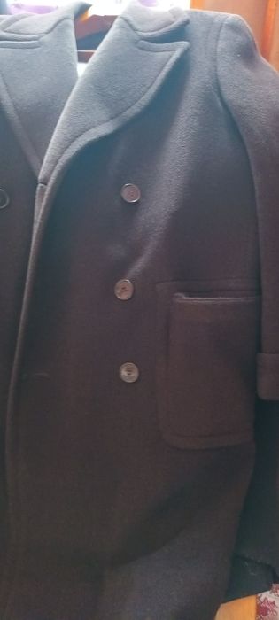 Paltoane din lana model vechi ca noi .Mărime mare.