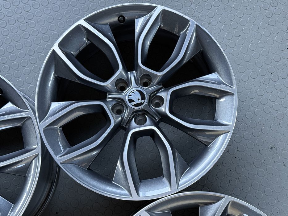 4бр. Отлични 19” ОРИГИНАЛНИ Джанти “CRATER” 5х112 за -SKODA/VW/AUDI/SEAT/VAG- 8Jx19H2, ET45