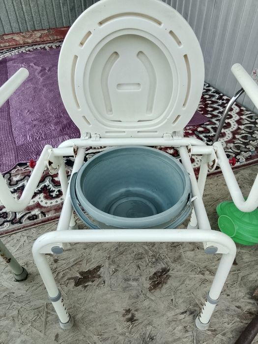 Продам Кресло туалет