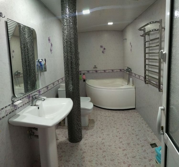 Назарбекда файизли ховли, хамма шароитлар бор, бассейн, микро климет.