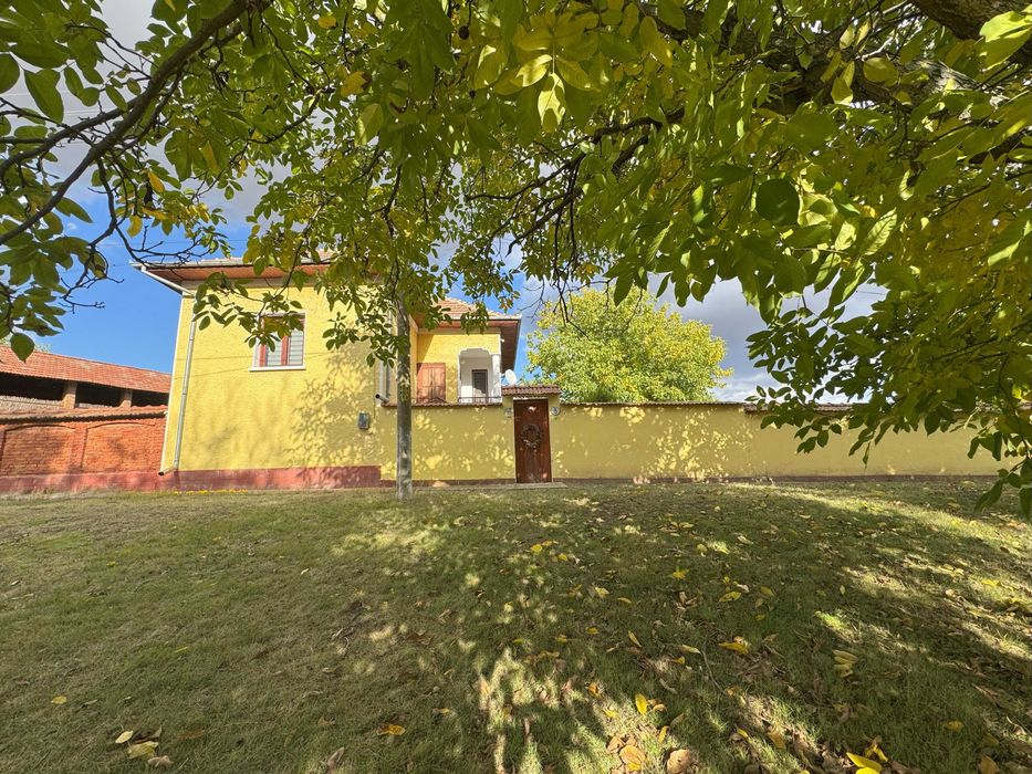 Продавам къща с.ОБНОВА