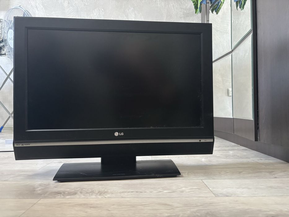 Продам телевизор LG 30 диагональ