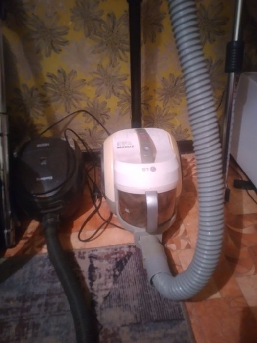 Пылесос марки Lg 2000ваттг,, мошный