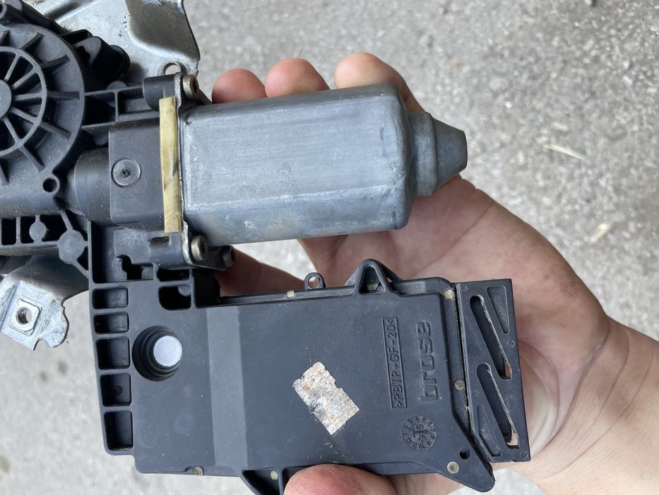 Стъклоповдигач за пасат 95 г