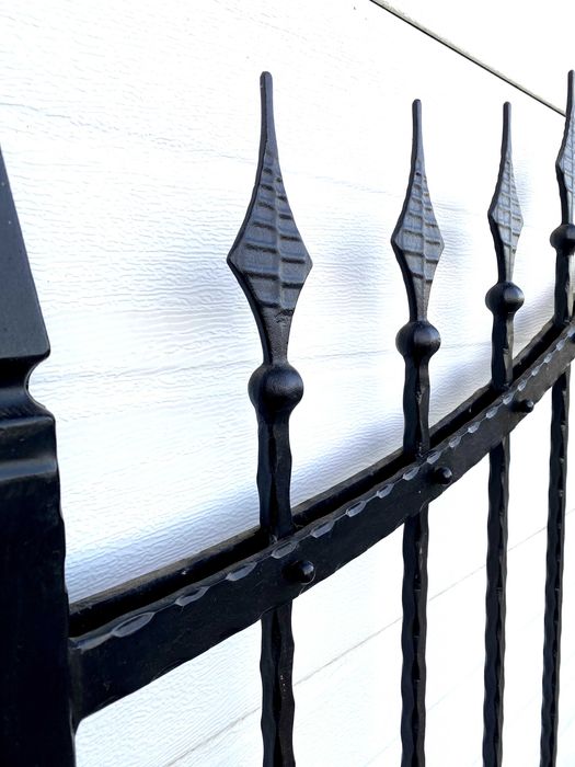 Poarta acces auto din fier forjat