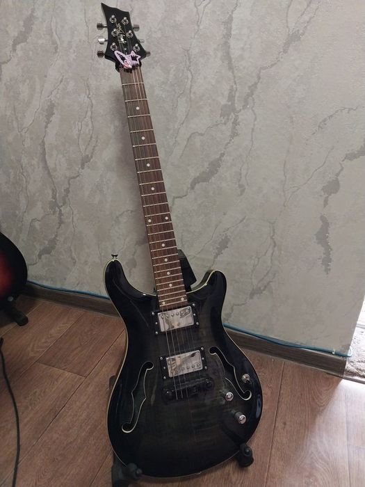 Продам электрогитару harley benton