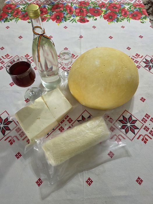 Vând caș, telemea și brânză de vacă