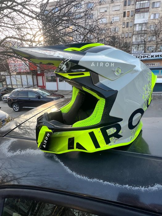 Кросова каска Airoh