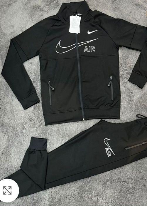 Model nou!  Trening baieti Nike din silon.