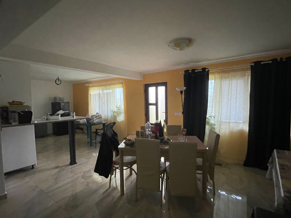 Casă de vânzare