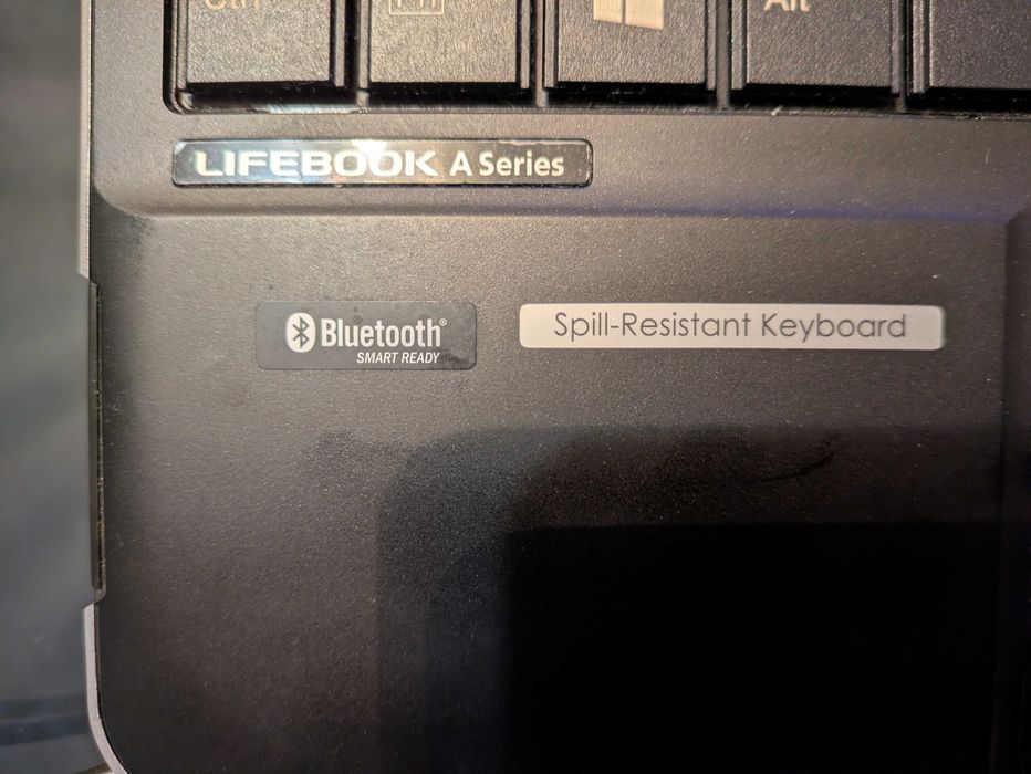 Продавам лаптоп Fujitsu Lifebook A512