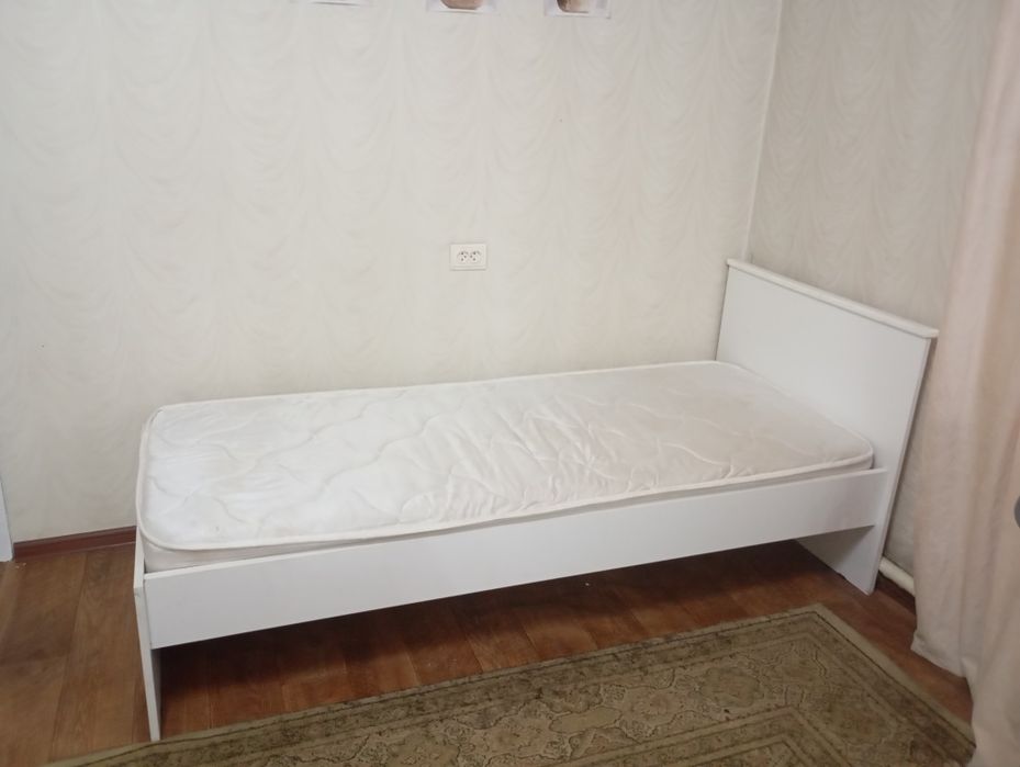 Продам кровать с матрасом