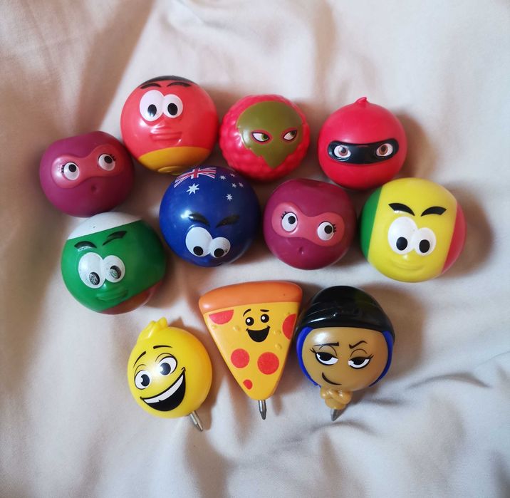 Топчовци и емоджи химикали детски играчки фигурки за колекция