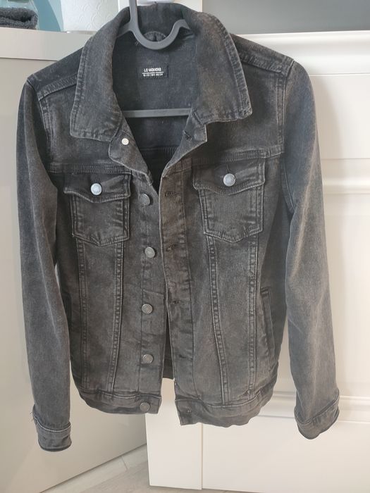 Черно-серая джинсовая куртка на мальчика