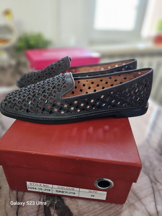 Продам летние туфли новые