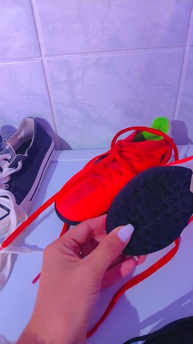 Adidași adidas cu crampoane