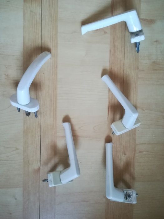 Продавам употребявани алум. дръжки за прозорец 10лв/бр