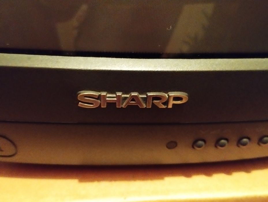 Телевизор стар модел, работещ