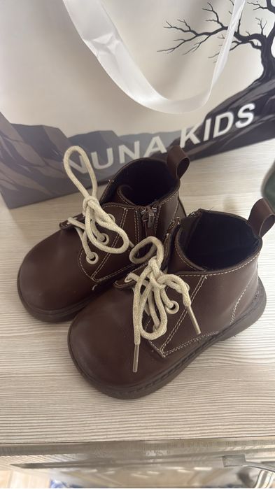 Продам детскую обувь