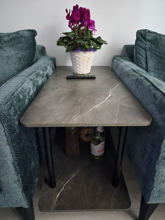 Vând măsuță de cafea 80/40/52 cm.