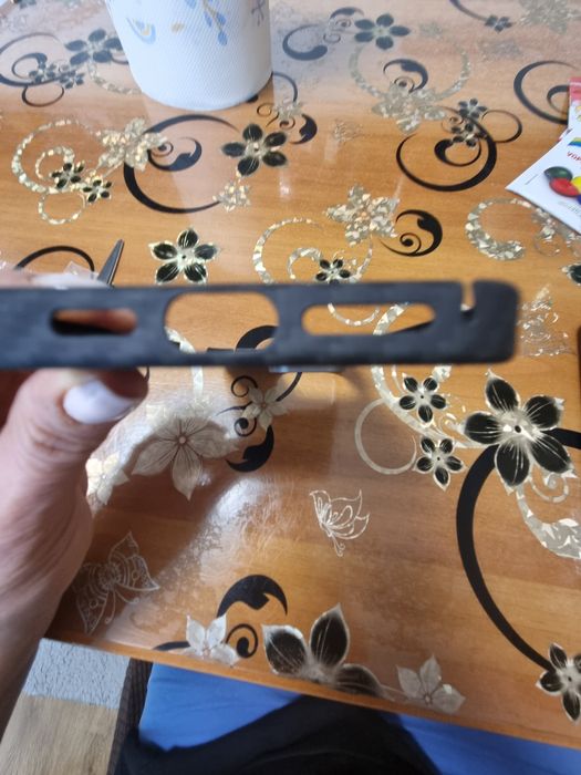 Vând husa NOUĂ  carbon iphone 15 pro max