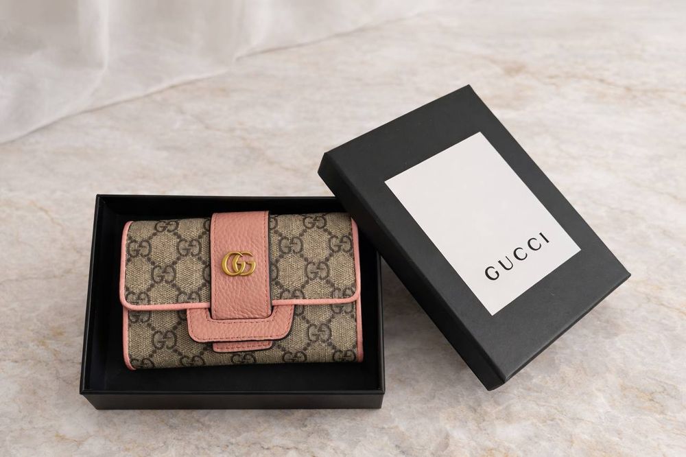 Женско портмоне на Gucci