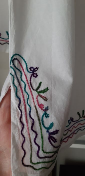 Bluza gen ie,bumbac fin si broderie manuala,splendida M