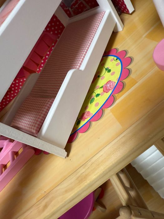 Детска дървена къща за кукли