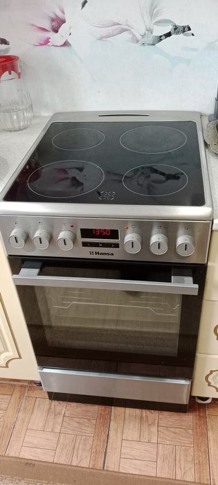 Продам электроплиту Hansa