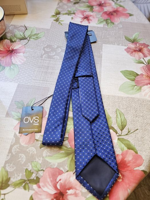 Чисто нова вратовръзка  на OVS man