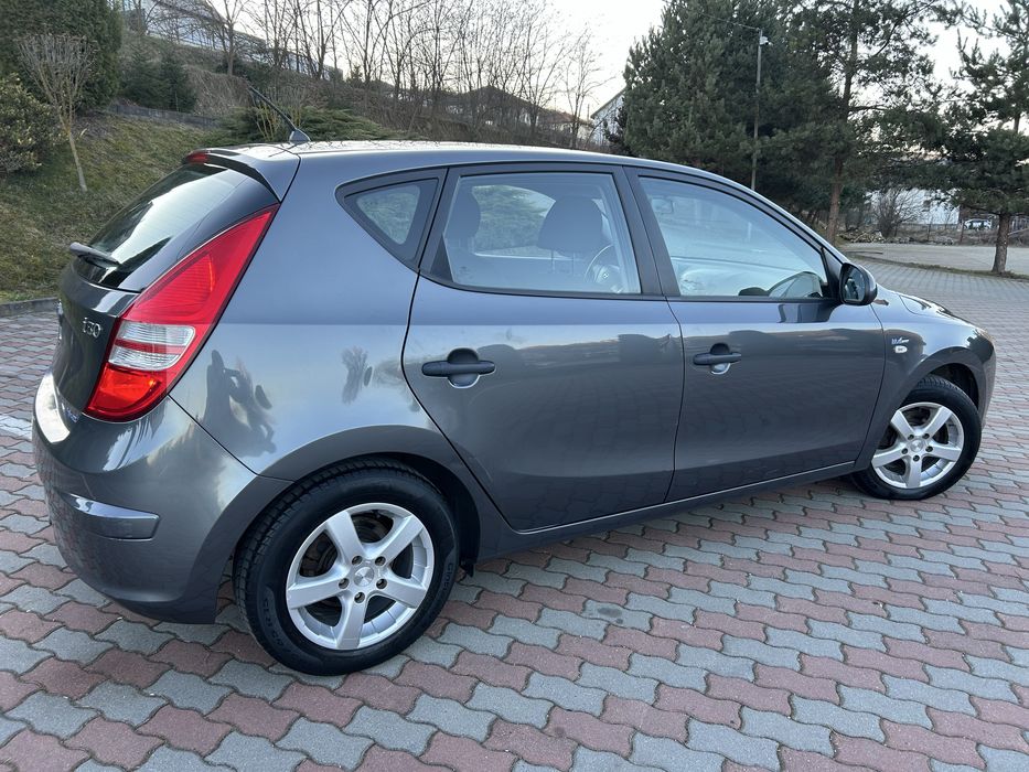 -Hyundai i30 facelift-2010-1.4benzina-109cai-euro4-adusa din germania-
