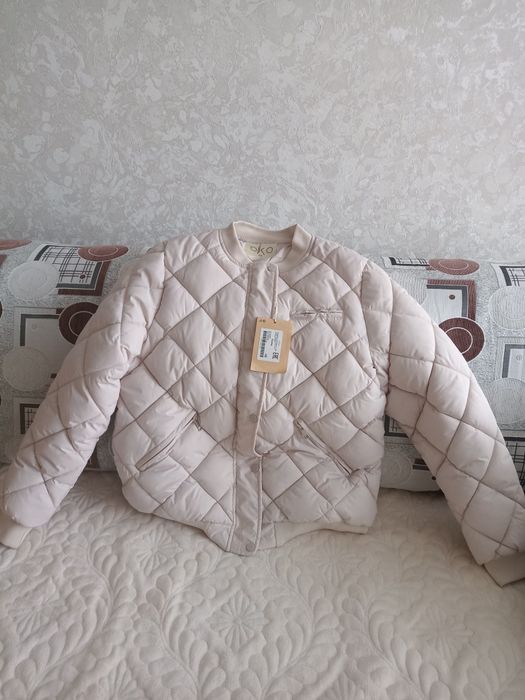 Продам куртку женскую (бомбер)