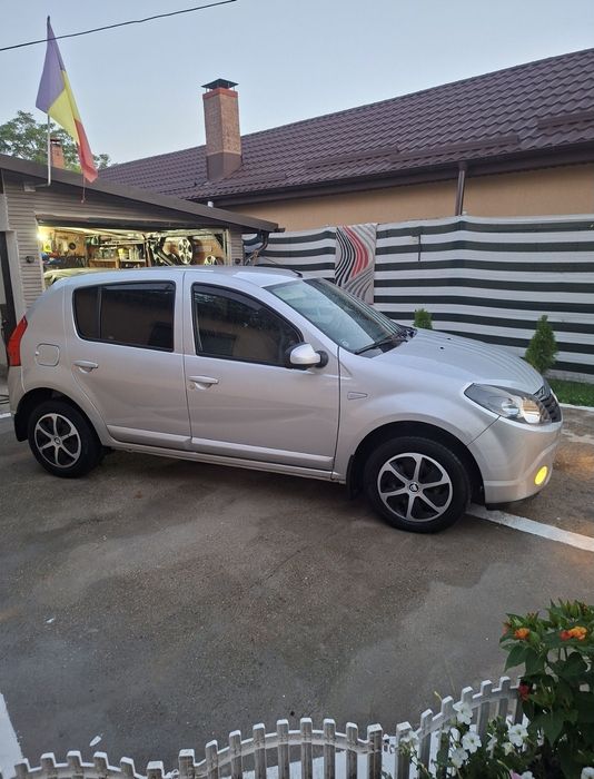 Masina fiabila pe GPL de inchiriat pentru drumuri lungi si oras