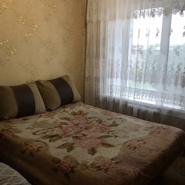 Сдаю 2 ком квартиру в центре города.