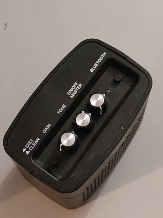 Продам аналоговый мини комбикдля электрогитары